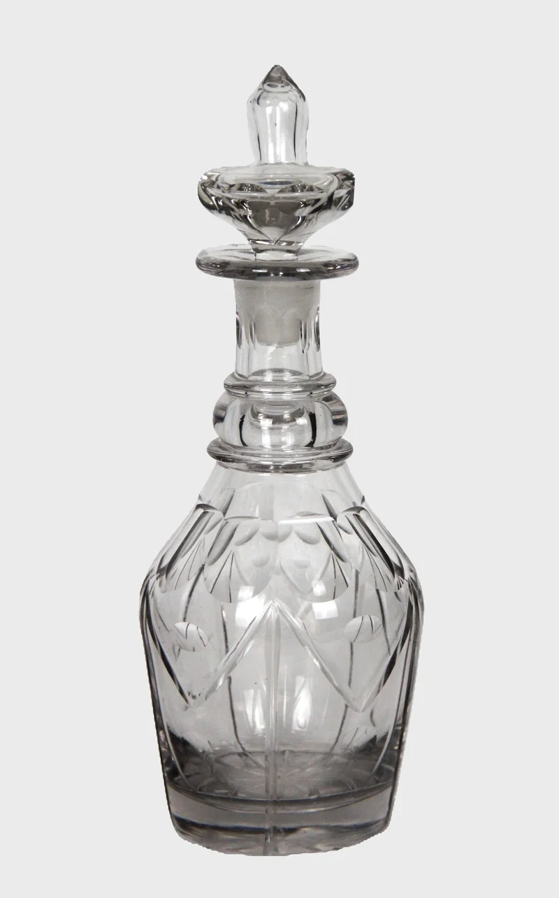 19e eeuwse kristal karaf - Glas › Karaffen - €65.00 - Vroeg victoriaanse karaf in kristal met originele stop.
28cm hoog.
ca 1840/1860
Engeland