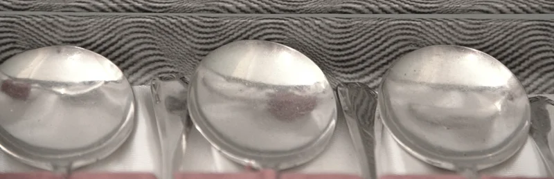 Dessertbestek  - Zilver › Serviesgoed - €45.00 - Dessertbestek in originele doos met 6 dessertlepels, 6 dessertvorken en een opdienlepel.
Periode 1930-1950