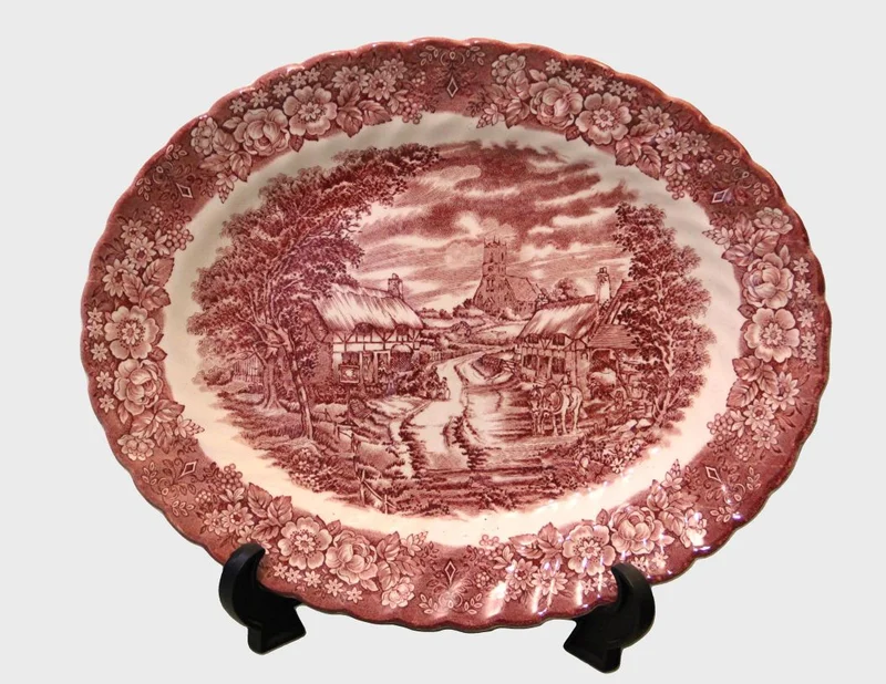 Dienschaal met victoriaans decor - Porselein › Borden - €20.00 - Engelse opdienschotel met rood landschapsdecor
30x24cm
Victoriaanse stijl, 20e eeuw