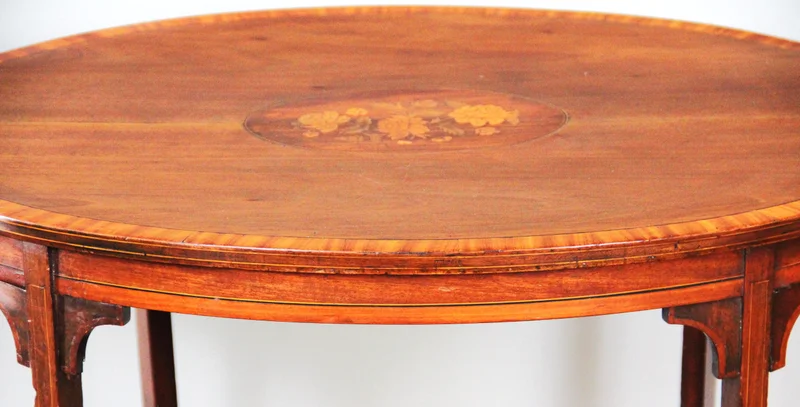 Edwardian bijzettafel - Meubel › Tafels - €395.00 - Edwardian salontafeltje in mahoniehout met inlegwerk in het bovenblad.
76 x 53cm, 70cm hoog
Periode 1920-1930