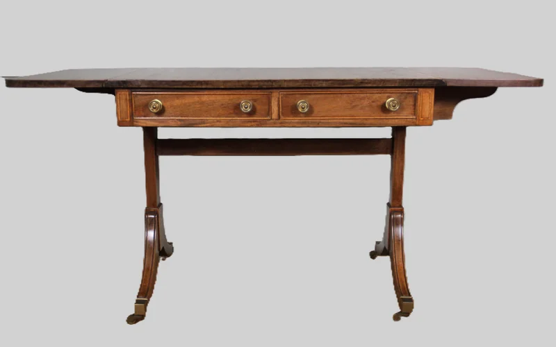 Edwardian sofatafel - Meubel › Tafels - €595.00 - Sofatafel in uitgebleekt mahoniehout met twee laden.
Volledig in regency stijl.
57cm diep, 90cm breed, uitklapbaar tot 142cm, 71cm hoog
Edwardian periode, ca 1900/1930