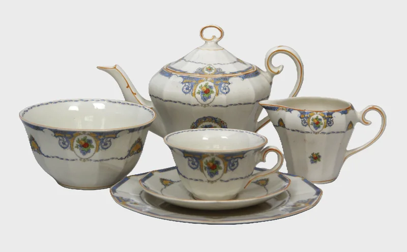 Edwardian theeservies - Porselein › Serviesgoed - €120.00 - Gemerkt Myott
25-delig theeservies met 6 tassen
Ca 1920