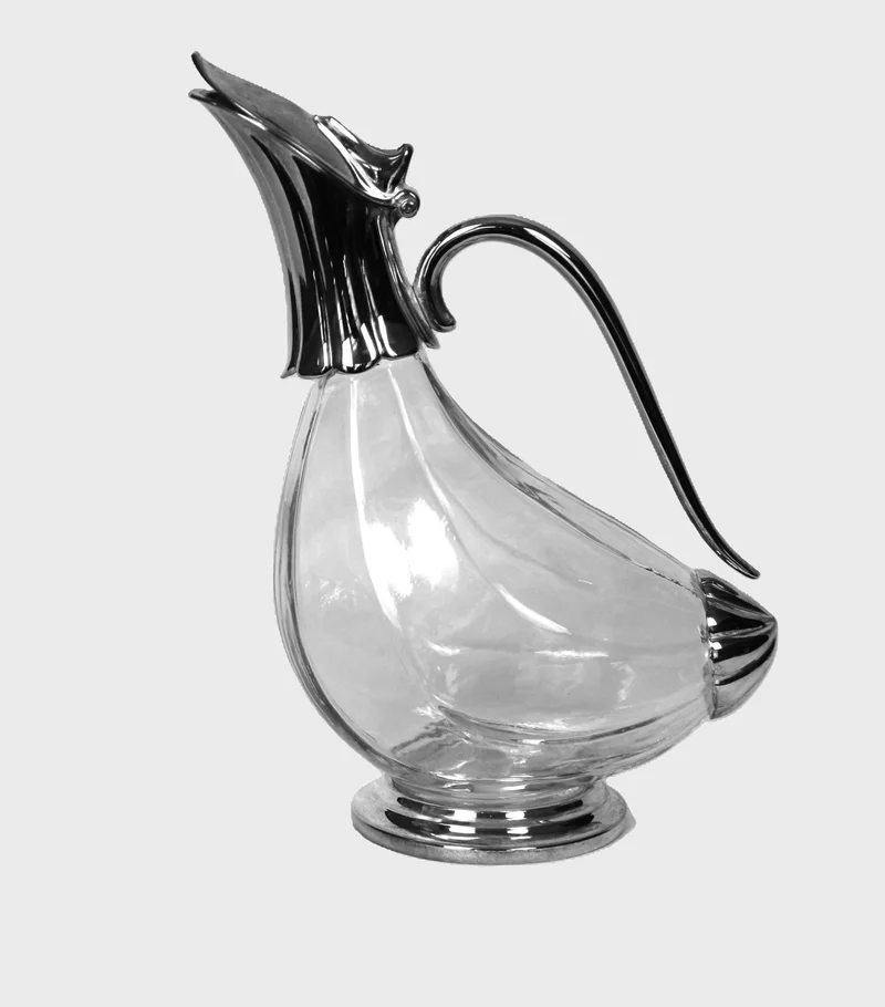 Eendvormige karaf - Glas › Karaffen - €125.00 - Schenkkan in kristal en verzilverde voet en schenktuit.
26cm hoog
Midden 20e eeuw