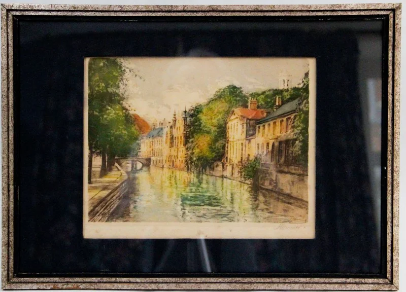 Gekleurde gravure van Brugse reien - Diversen › Schilderijen - €65.00 - Een ingekleurde gravure met tafereel van de Brugse reien.
Ingelijst in oorspronkelijke lijst.
47 x 34cm (lijst inbegrepen)
Eind 19e of vroege 20e eeuw