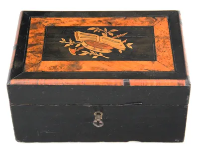 Gemarqueteerd kistje