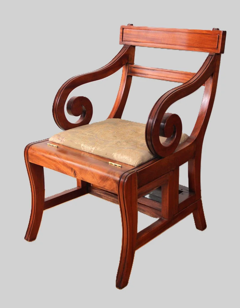 Georgean stijl bibliotheektrap zetel - Meubel › Zitmeubels - €800.00 - Een uitzonderlijk zitmeubel/bibliotheektrap.
Mahoniehout. Georgean stijl.
Ca 1950 vervaardigd.
De bovenste helft van de armstoel klapt 180° tot een bibliotheektrap.