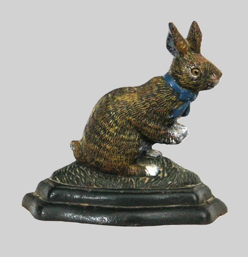 Gietijzer deurstopper (3) - Diversen › Figuren - €65.00 - Deurstopper in vorm van een haas. Gietijzer, koud beschilderd.
22cm, 20cm hoog