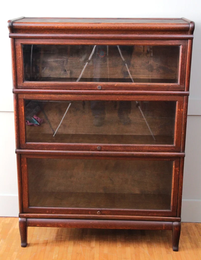Globe wernicke - Meubel › Kasten - €750.00 - Originele, gelabelde, Globe Wernicke drieledige boekenkast in eik.
86 x 30cm; 120cm hoog
ca 1910