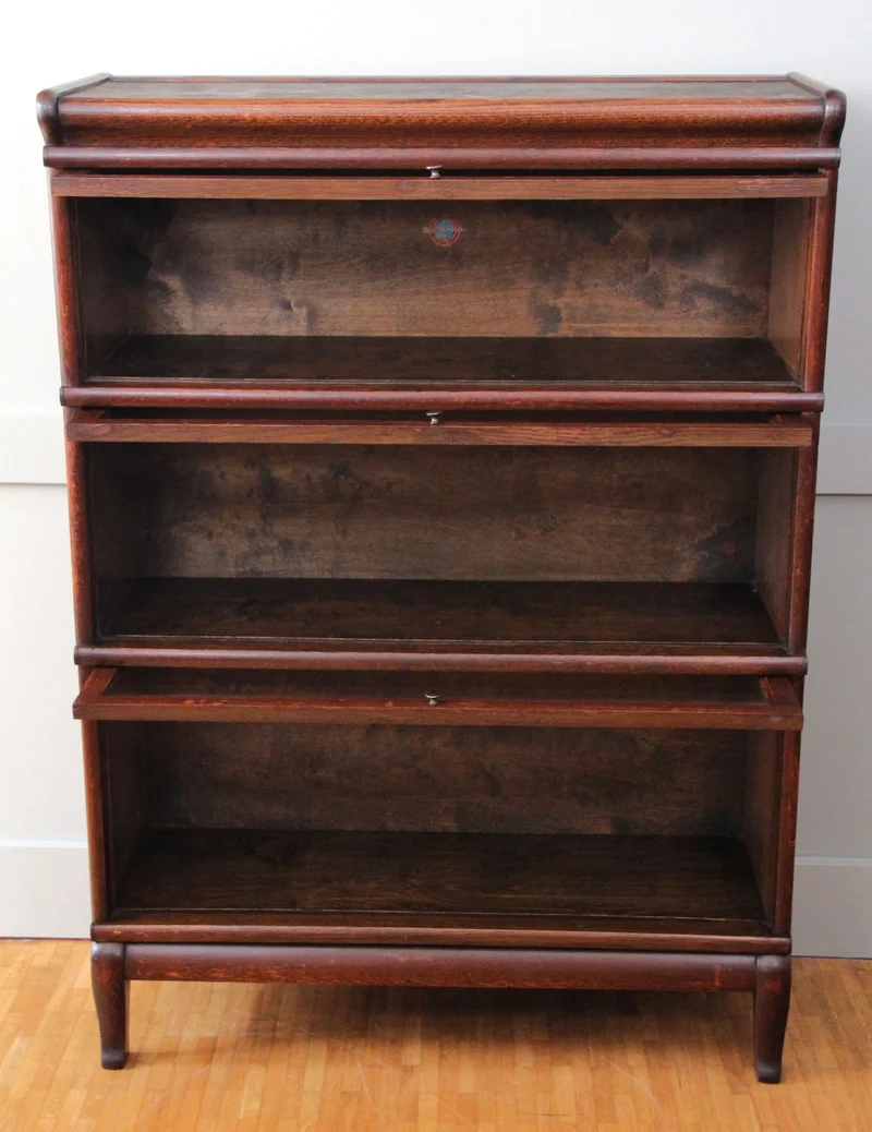 Globe wernicke - Meubel › Kasten - €750.00 - Originele, gelabelde, Globe Wernicke drieledige boekenkast in eik.
86 x 30cm; 120cm hoog
ca 1910
