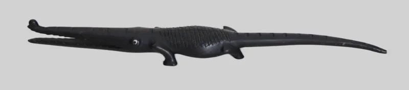 Houten aligator - Diversen › Figuren - €45.00 - Figuur gesneden in ebbenhout.
28cm lang