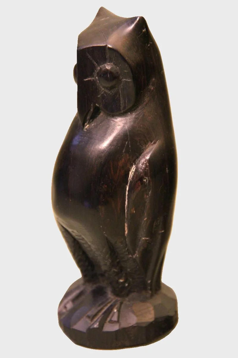 Houten uil - Diversen › Figuren - €65.00 - Uil in palissanderhout.
Hoogte 16cm