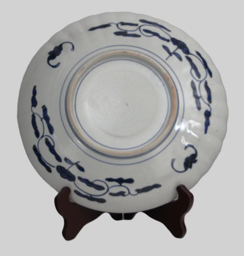 Imari bord (13) - Porselein › Borden - €90.00 - 31cm diameter
Blauwe versiering op achterrand
19e eeuw