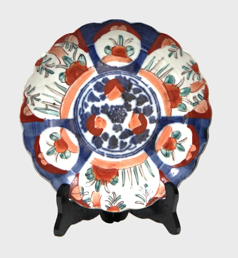 Imari bord (1) - Porselein › Borden - €35.00 - Imari decor; gelobde rand
diameter 21cm
late 19e eeuw
