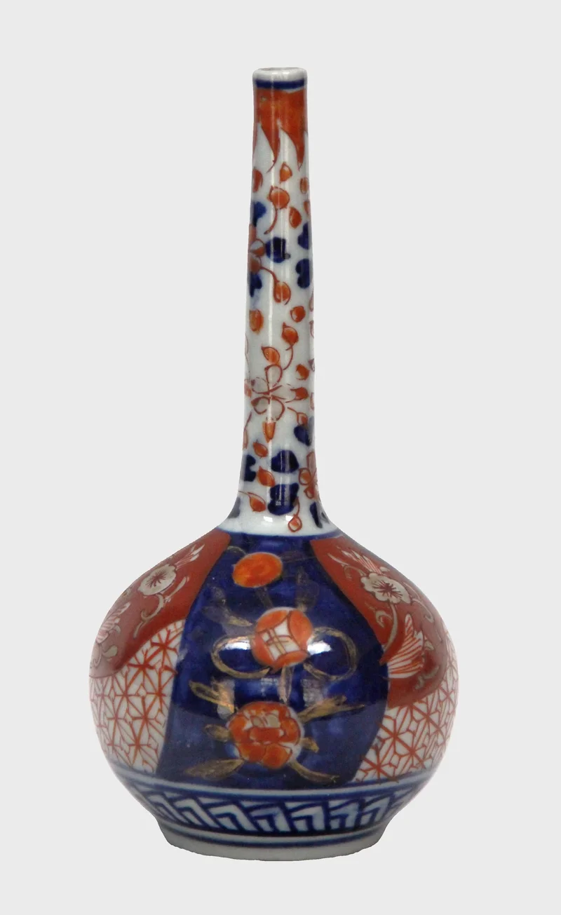 Imari steelvaasje (3) - Porselein › Vazen - €25.00 - 16cm hoog, 7cm diameter
Vroege 20e eeuw