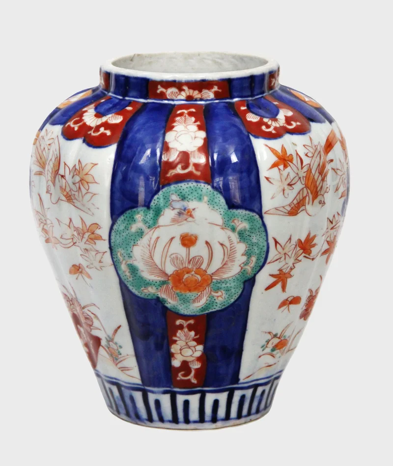 Imari vaas (2) - Porselein › Vazen - €65.00 - 18cm hoog
Ca 1900