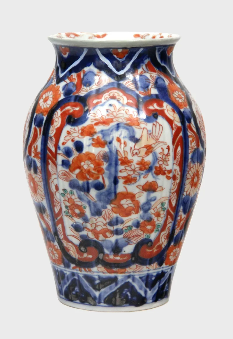 Imari vaas (4) - Porselein › Vazen - €65.00 - 18cm hoog, 12cm diameter
Ca 1900
