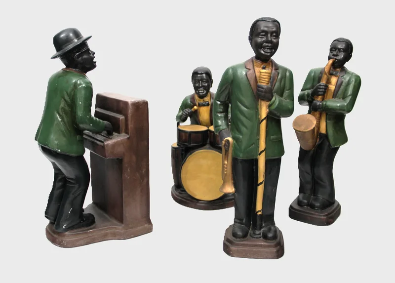 Jazz groep - Porselein › Figuren - €375.00 - Set van 4 figuren.
Max 35cm hoog.
1930-1940
