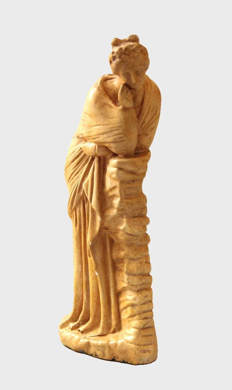 Klassieke figuur - Diversen › Figuren - €35.00 - Griekse figuur in stucco
24cm hoog
Midden 20e eeuw