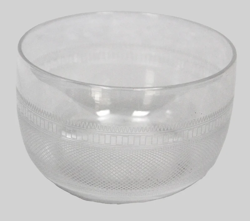 Kristal fingerbowl 19e eeuw - Glas › Schalen - €60.00 -  Paar fingerbowl in kristal en fijn gegraveerd in rastermotief op de buik.
Diameter 12 cm
Ca 1830

