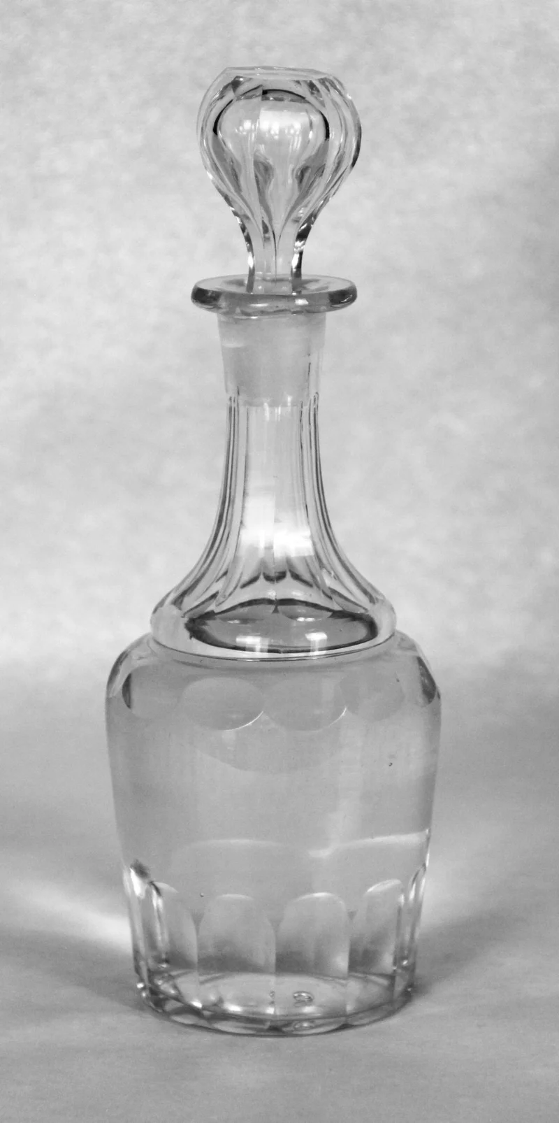 Kristal karaf 19e eeuw, - Glas › Karaffen - €35.00 - Kristal karaf met originele stop in vorm van luchtballon
25cm hoog
Vroeg 19e eeuw.
Engeland