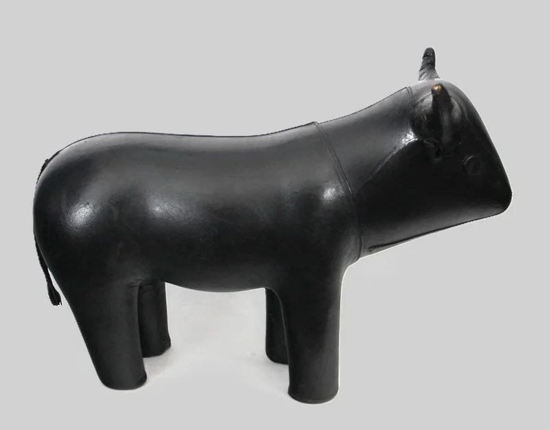 Leder voetbank - Diversen › Figuren - €295.00 - Vintage voetbank in leder
57cm lang, 40cm hoog
Ca 1970