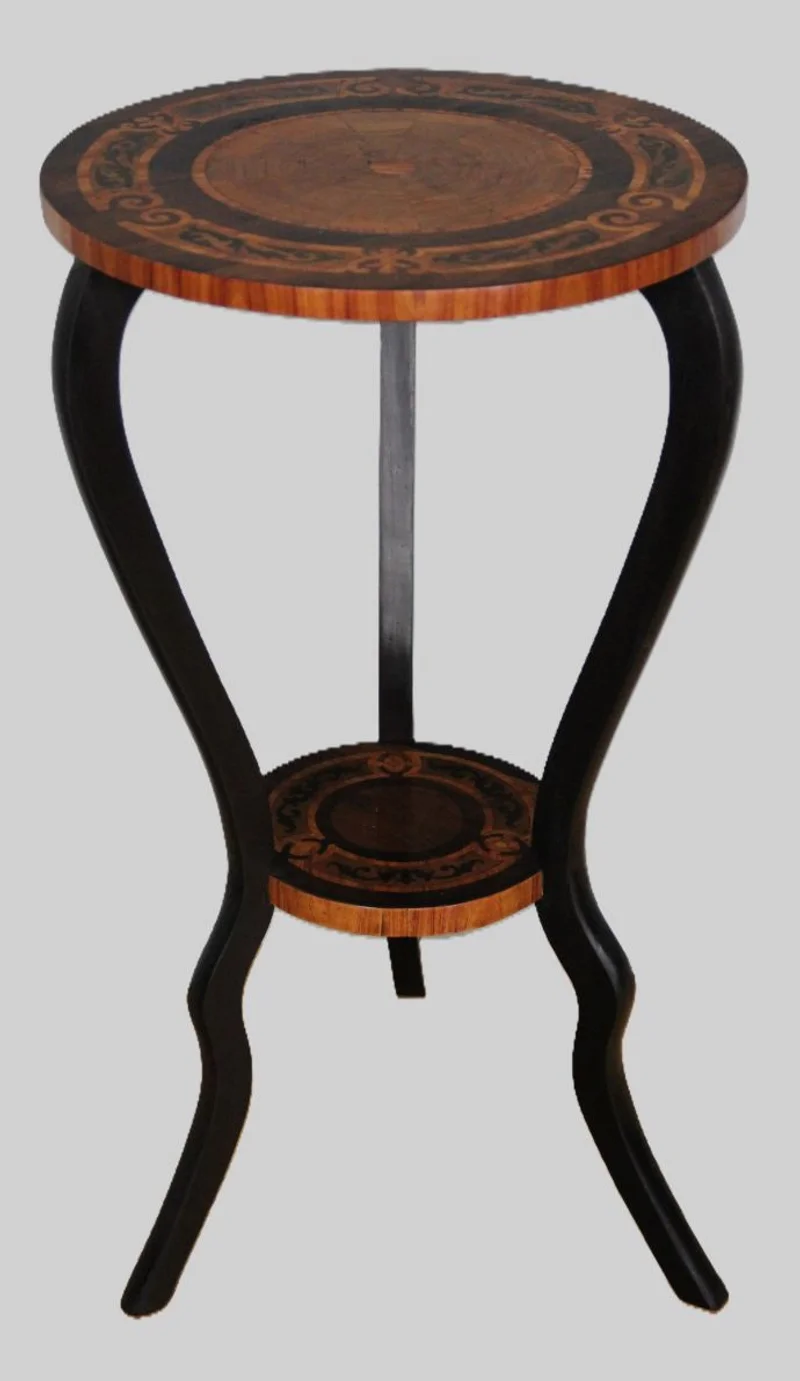 Napoleon III plantenstaander - Meubel › Bijzetmeubel - €295.00 - Een ronde plantenstaander met ge
êbbonisserde poten en gemarqueteerde  balden.
Handgepolitoerd op oude wijze
41cm diameter, 75cm hoog
Napoleon III periode, ca 1850/1870
Frankrijk