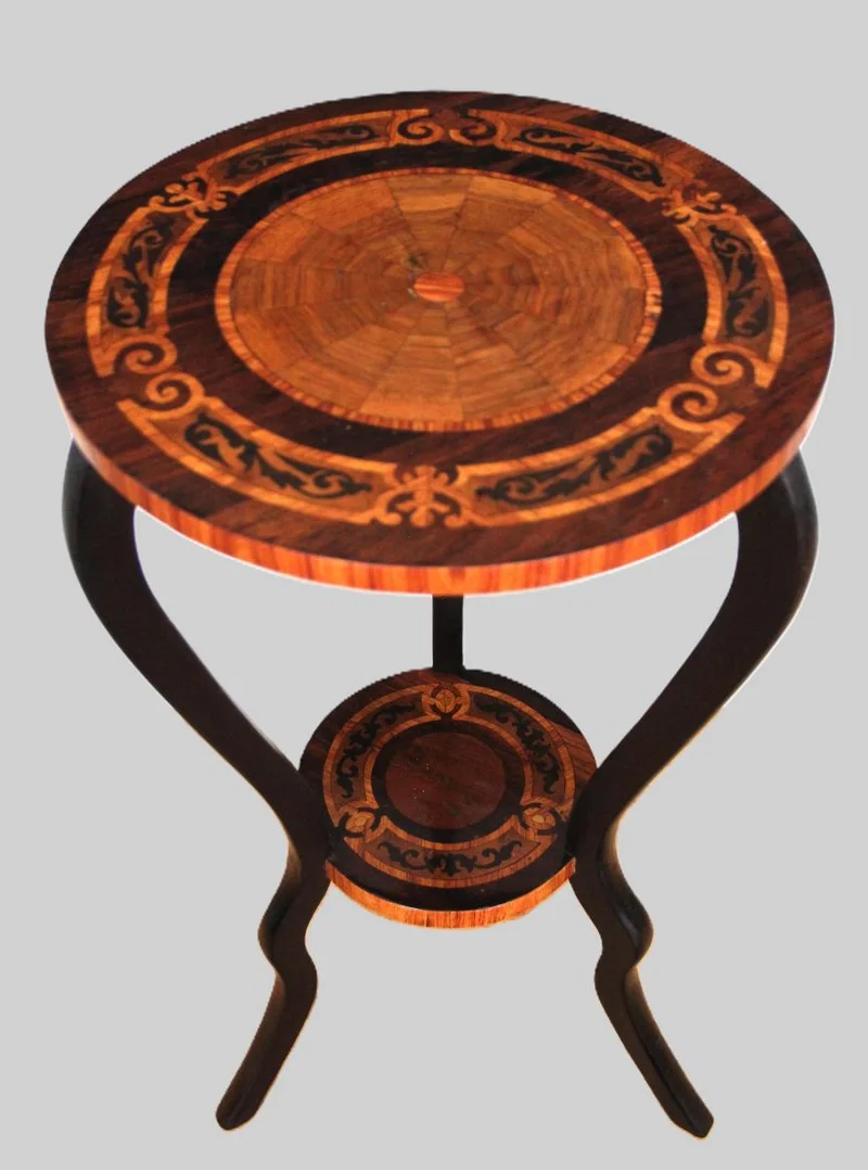 Napoleon III plantenstaander - Meubel › Bijzetmeubel - €295.00 - Een ronde plantenstaander met ge
êbbonisserde poten en gemarqueteerde  balden.
Handgepolitoerd op oude wijze
41cm diameter, 75cm hoog
Napoleon III periode, ca 1850/1870
Frankrijk