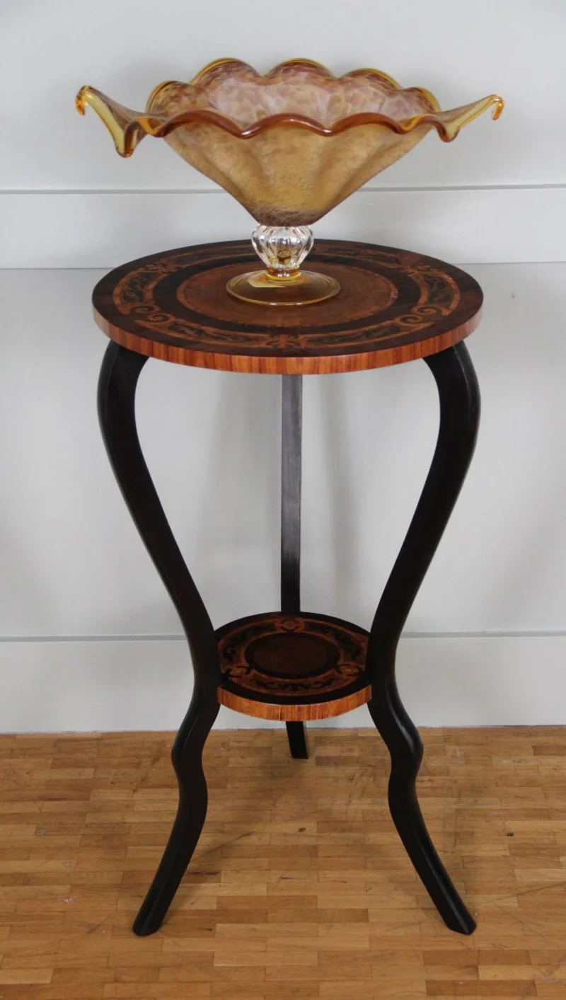 Napoleon III plantenstaander - Meubel › Bijzetmeubel - €295.00 - Een ronde plantenstaander met ge
êbbonisserde poten en gemarqueteerde  balden.
Handgepolitoerd op oude wijze
41cm diameter, 75cm hoog
Napoleon III periode, ca 1850/1870
Frankrijk