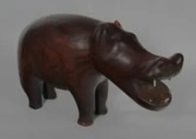 Nijlpaard in Afrikaans roodhout thumbnail 1