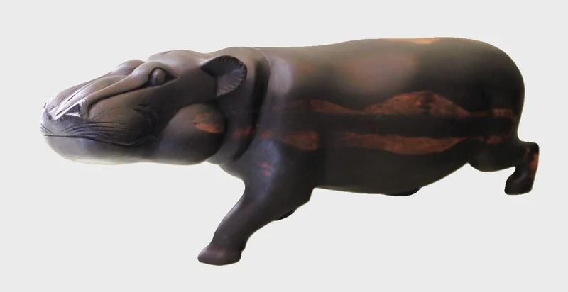 Nijlpaard in palissanderhout - Diversen › Figuren - Groot houten nijlpaard in palissanderhout.
50cm lang, 19cm hoog

€