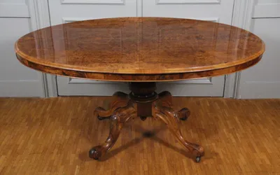 Ovale breakfasttafel