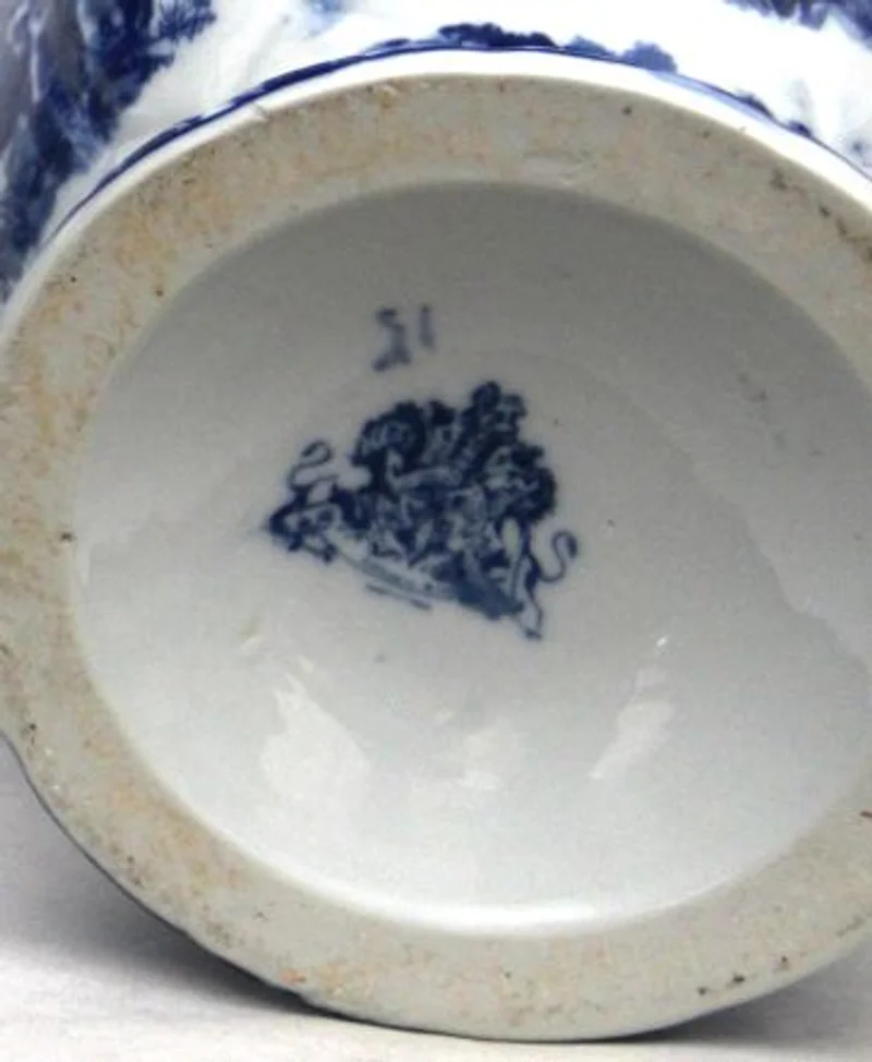 Paar blauw-witte vazen - Porselein › Vazen - €225.00 - Paar vazen met blauw-wit decor.
Gemerkt Victoria Ware.
29cm hoog, 19cm diameter.
19e eeuw