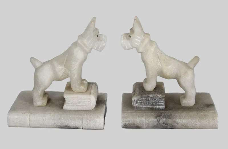 Paar boekensteunen in albast - Diversen › Figuren - €225.00 - Paar vintage boekensteunen in albast.
13.5 x 10cm voet; 16cm hoog.