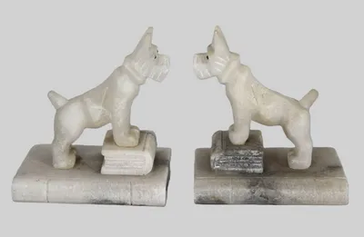 Paar boekensteunen in albast