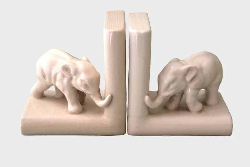 Paar boekensteunen olifantmotief (1) - Diversen › Figuren - €125.00 - Gemerkt: L&V Ceram
15cm hoog; elk 13cm breed
(twee paar)

prijs per paar
