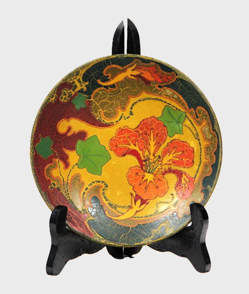 Paar Duitse art nouveau borden - Porselein › Borden - €60.00 - Paar kleine sierborden met de hand beschilderd, ongeglazuurd.
16cm diameter
Art Nouveau periode, ca 1900
Duitsland

