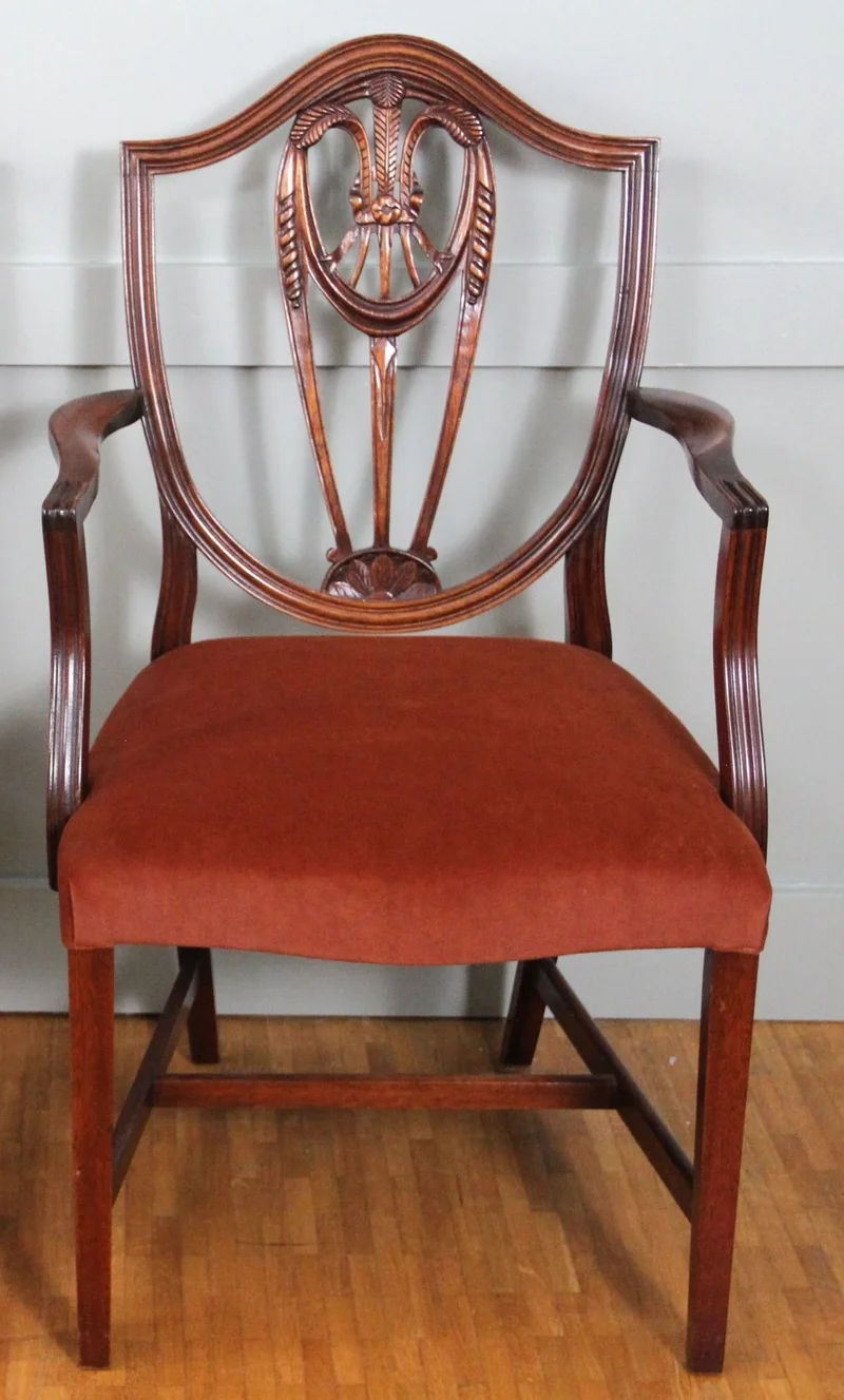 Paar edwardian armstoelen - Meubel › Zitmeubels - €500.00 - Paar armstoelen in Hepplewhitestijl.
Mahoniehout. 
Nieuwe stoffering.
1910-1940
