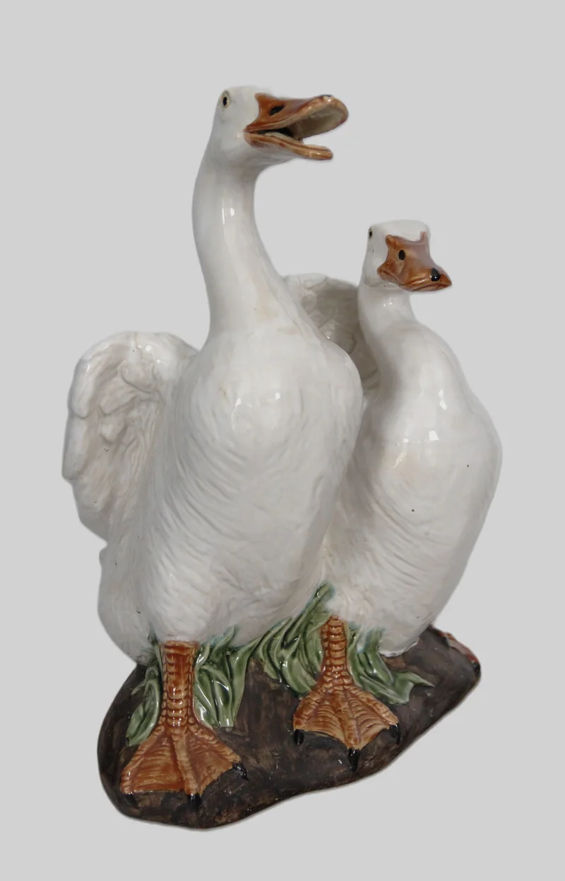 Paar ganzen - Porselein › Figuren - Victoriaanse groep ganzen
44cm hoog
Ca 1880-1900