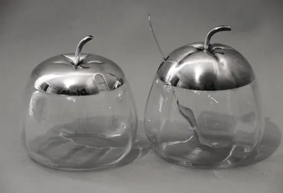 Paar glazen confituurpotjes met verzilverd deksel