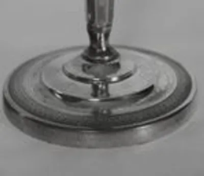 Paar hoge verzilverde kandelaars thumbnail 3