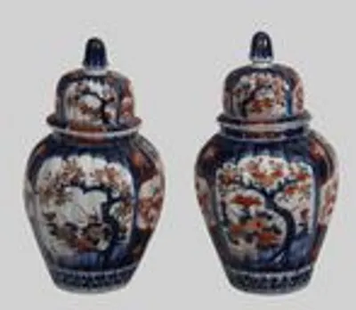 Paar Imari dekselvaasjes thumbnail 3