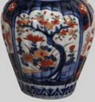 Paar Imari dekselvaasjes thumbnail 4