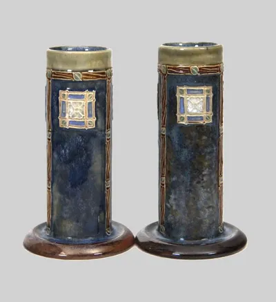 Paar Royal Doulton kokervazen