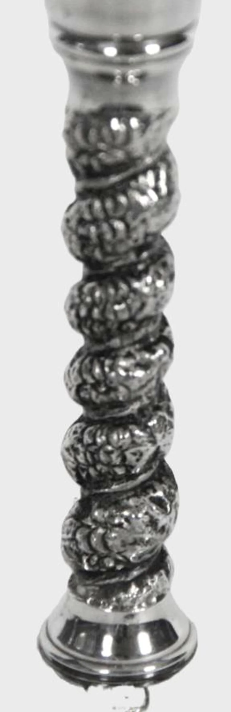 Paar verzilverde kandelaartjes - Zilver › Kandelaars - Een paar kandelaartjes op getorste stam.
Onderaan gemerkt "Siverplate"
8cm diameter van de voet; 14.5cm hoog.
Vroege 20e eeuw