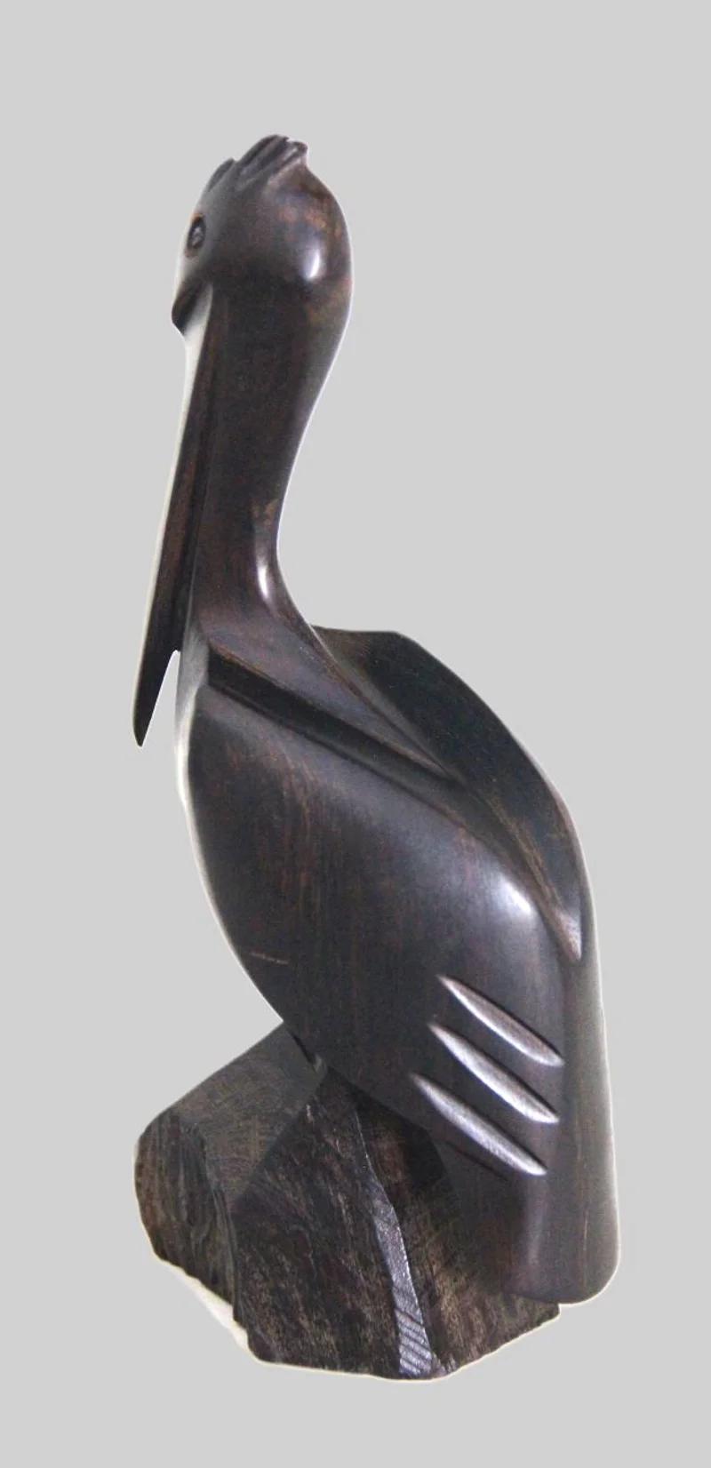 Pelikaan in ebbenhout - Diversen › Figuren - €95.00 - Sculptuur van een zittende pelikaan.
Gesneden in ebbenhout.
19.5cm hoog