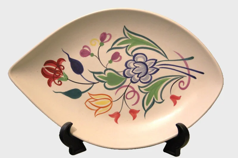 Poole schaal (3) - Porselein › Borden - €65.00 - Schaal gemerkt Poole
Decor van Gwen Haskins
1966-1977
20x30 cm