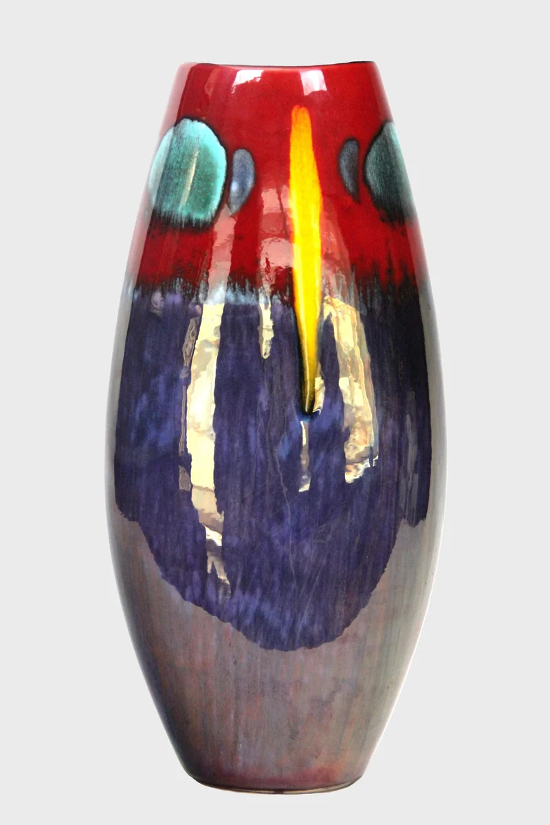 Poole vaas (4) - Porselein › Vazen - €365.00 - Gemerkt Poole
35cm hoog, 17cm breed, 10cm dik
1970-1980