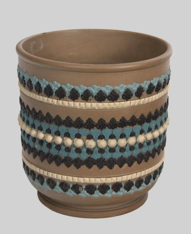 Royal Doulton cache-pot (2) - Porselein › Cachepots - €165.00 - Gemerkt Doulton Silicon Lambeth.
17cm diameter, 17.5cm hoog.
Engeland, eind 19e eeuw