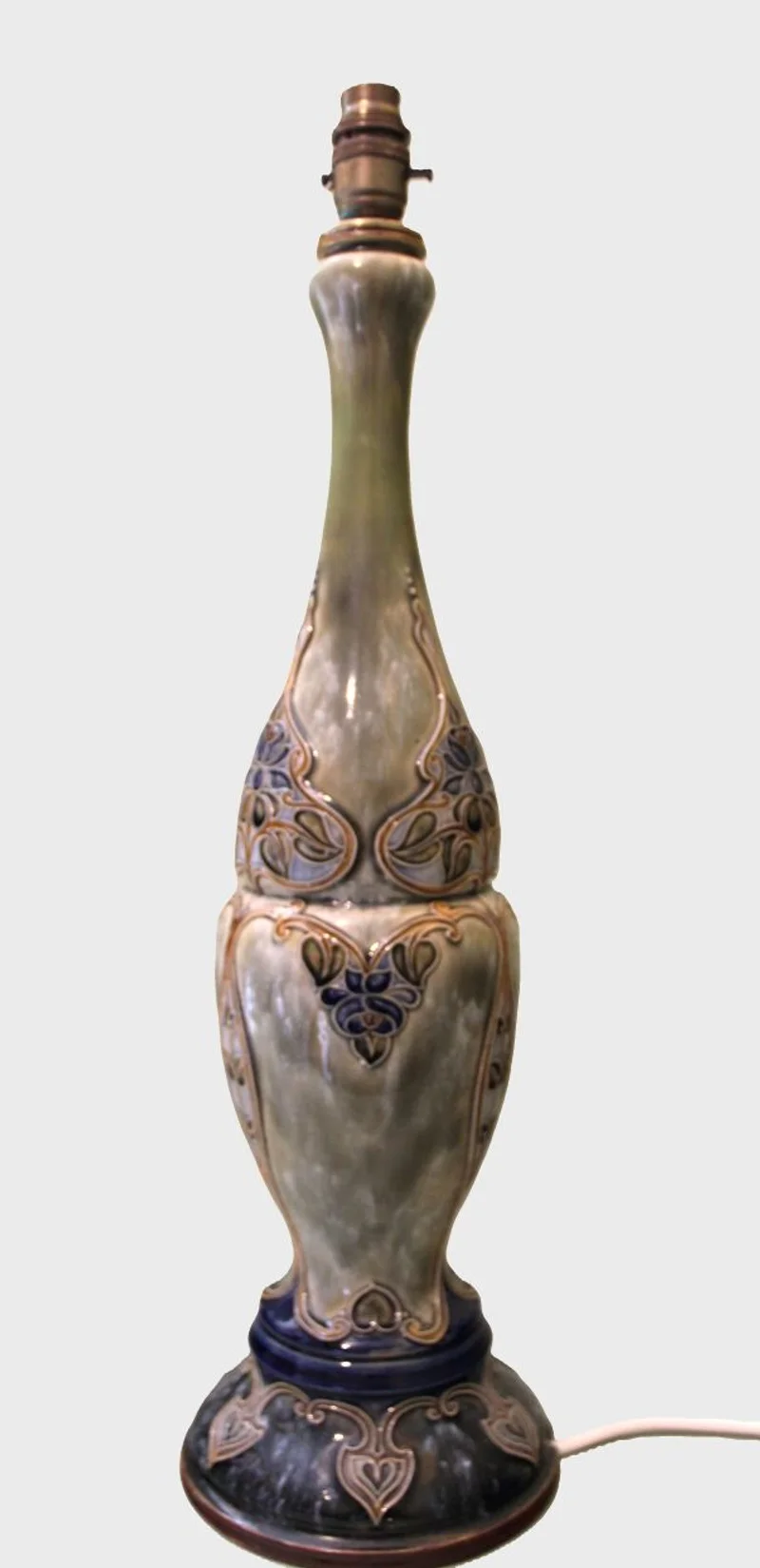 Royal doulton sfeerlamp - Diversen › Verlichting - €465.00 - Lampvoet Royal Doulton (Engeland). Merkteken voor de periode 1902-1932.
Diameter 16cm, 57cm hoog.

Prijs zonder kap