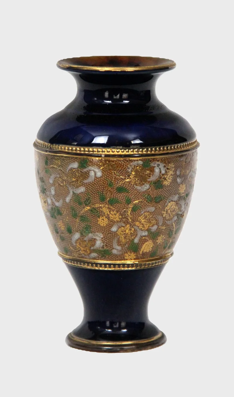 Royal Doulton vaasje (2) - Porselein › Vazen - €125.00 - Gemerkt Royal Doulton
Datummerk 1902-1932
14.5cm hoog